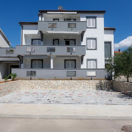Apartments Lacic クルク エクステリア 写真