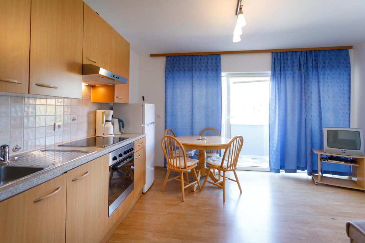 Apartments Lacic クルク エクステリア 写真