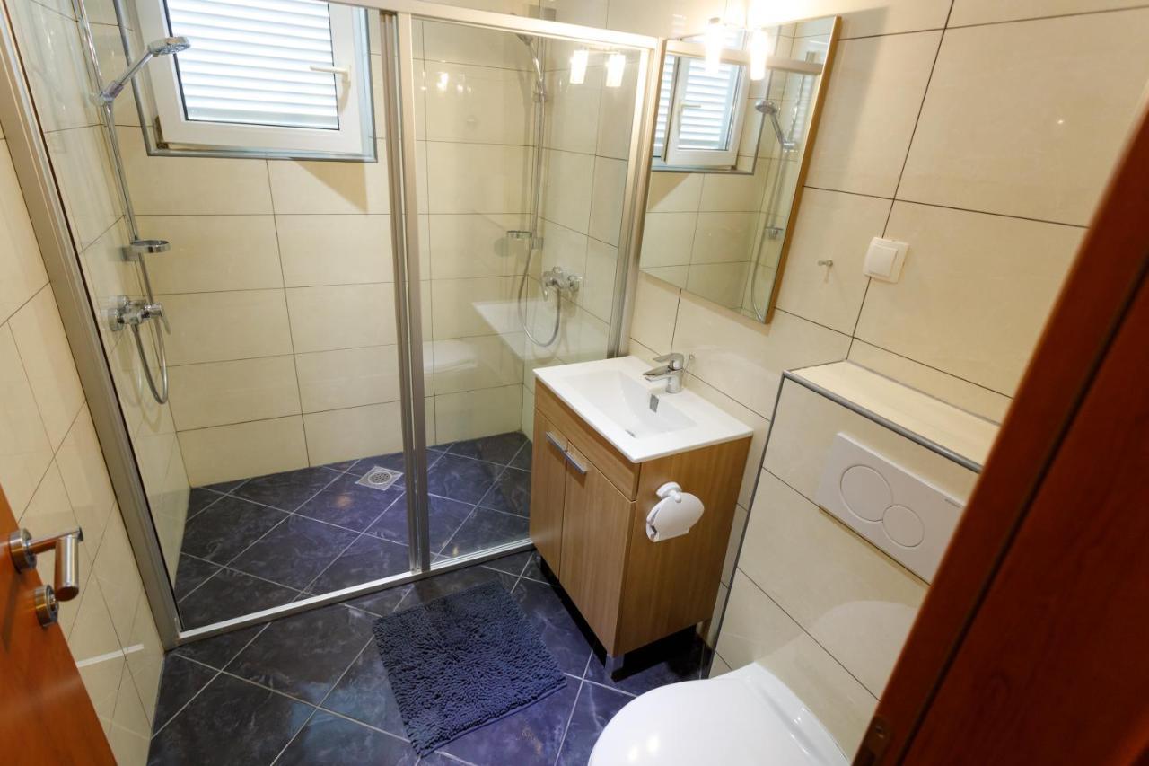 Apartments Lacic クルク エクステリア 写真