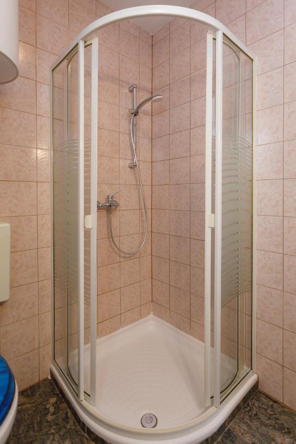 Apartments Lacic クルク エクステリア 写真