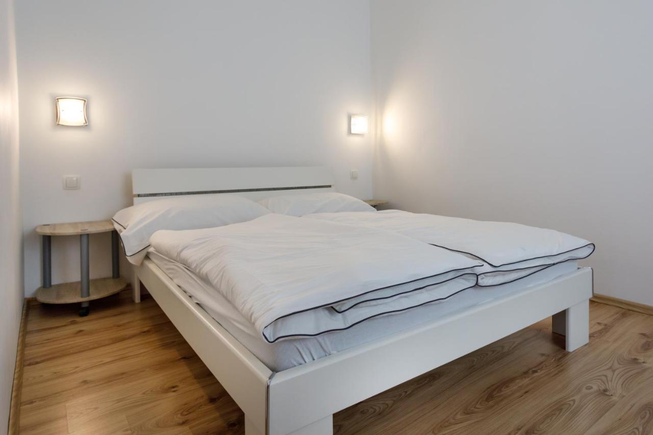 Apartments Lacic クルク エクステリア 写真