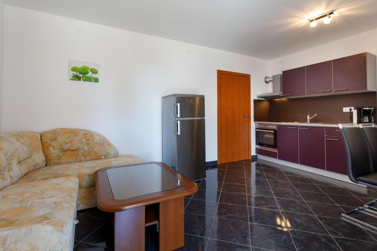 Apartments Lacic クルク エクステリア 写真